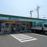 コンビニ　ファミリーマート小倉富野インター店 距離：102m